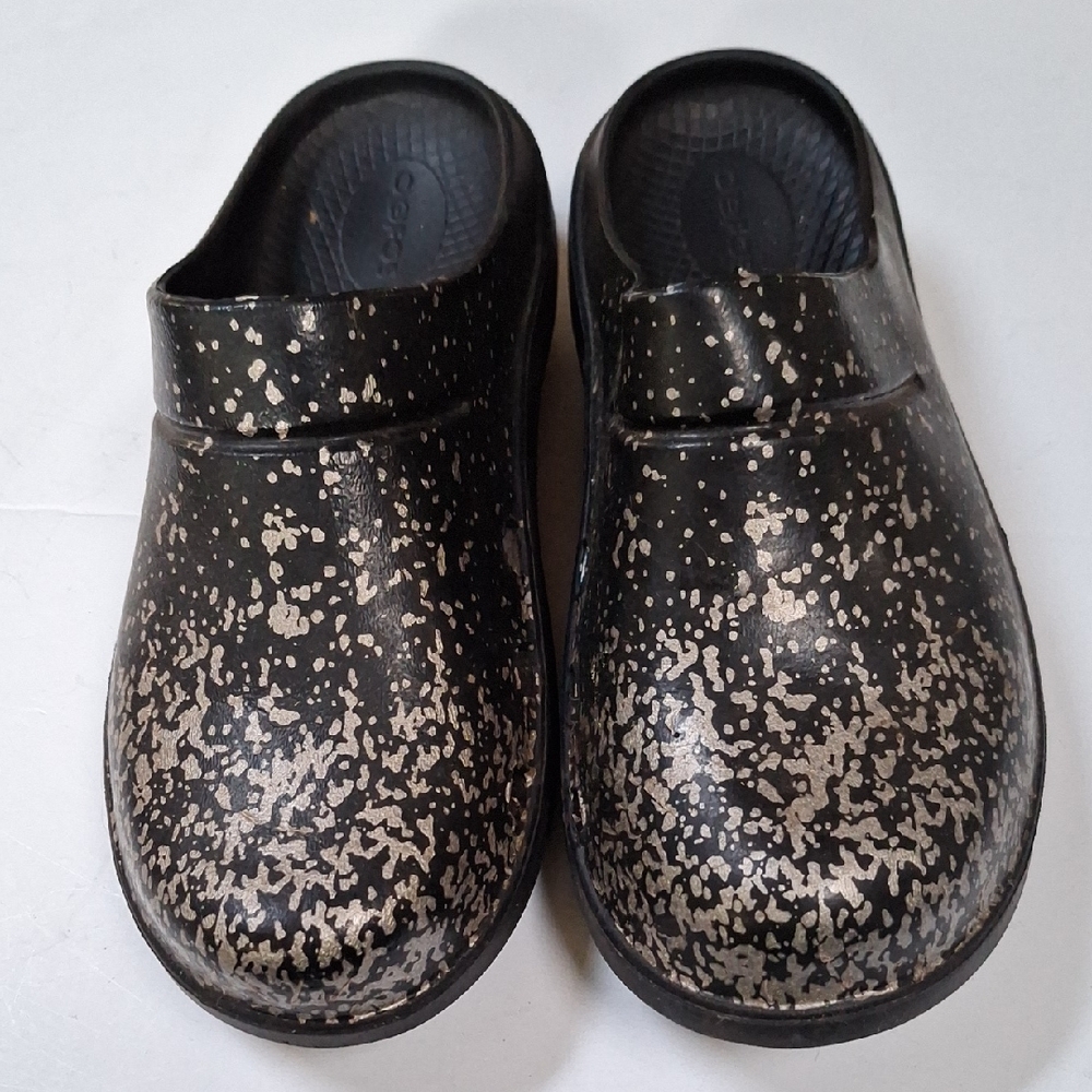 Oofos Black W8/M6 Gold Splatter